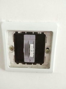 開關突然按不動了怎么辦 就中間白色的那個地方,自己怎么修好,求大神幫忙〒 〒